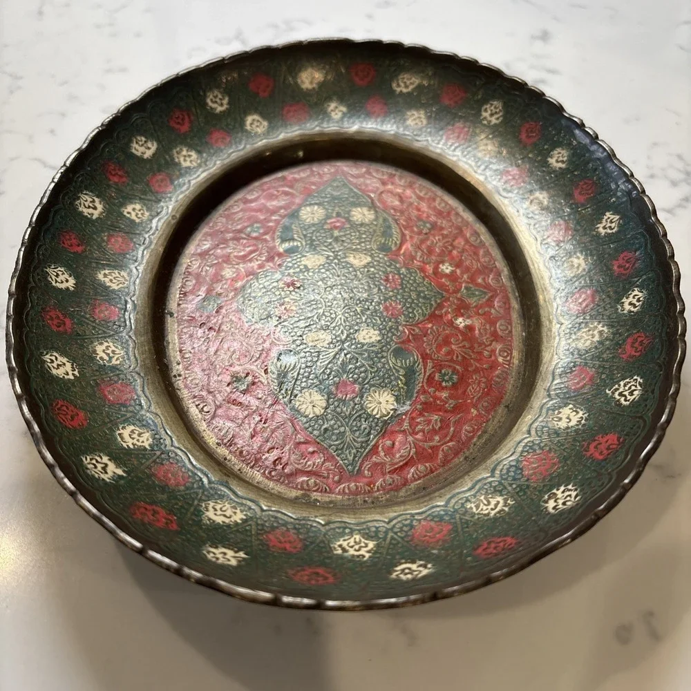 VTG Etched Brass & Enamel Colors of Red, Green & White Made In India ‎ 